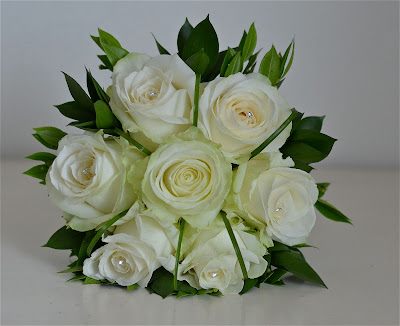 Wedding Flowers Blog: Tanya's Classic Green and White Wedding Flowers ...