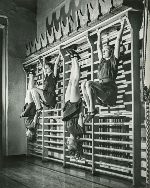 20 Funny Vintage Photos That Can't Be Explained About Women Vintage