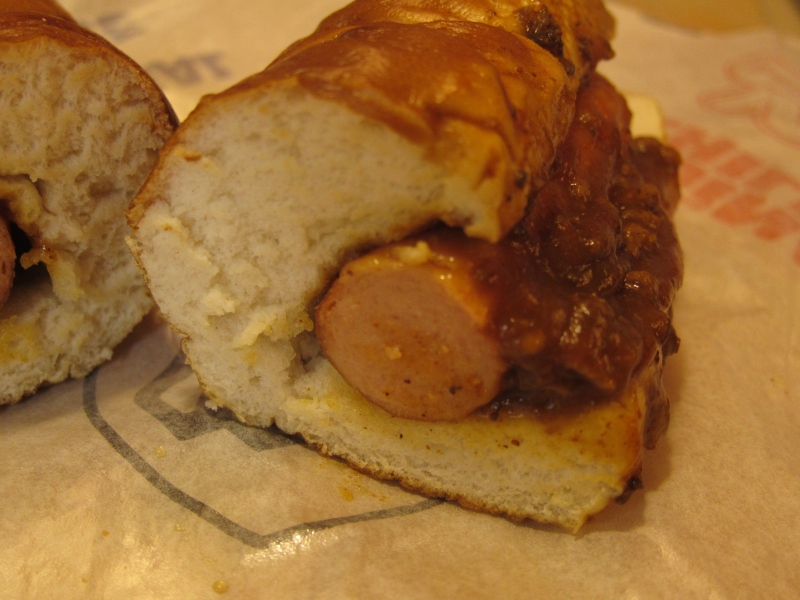 Review: Wienerschnitzel - Pretzel Bun Chili Dog | Brand Eating