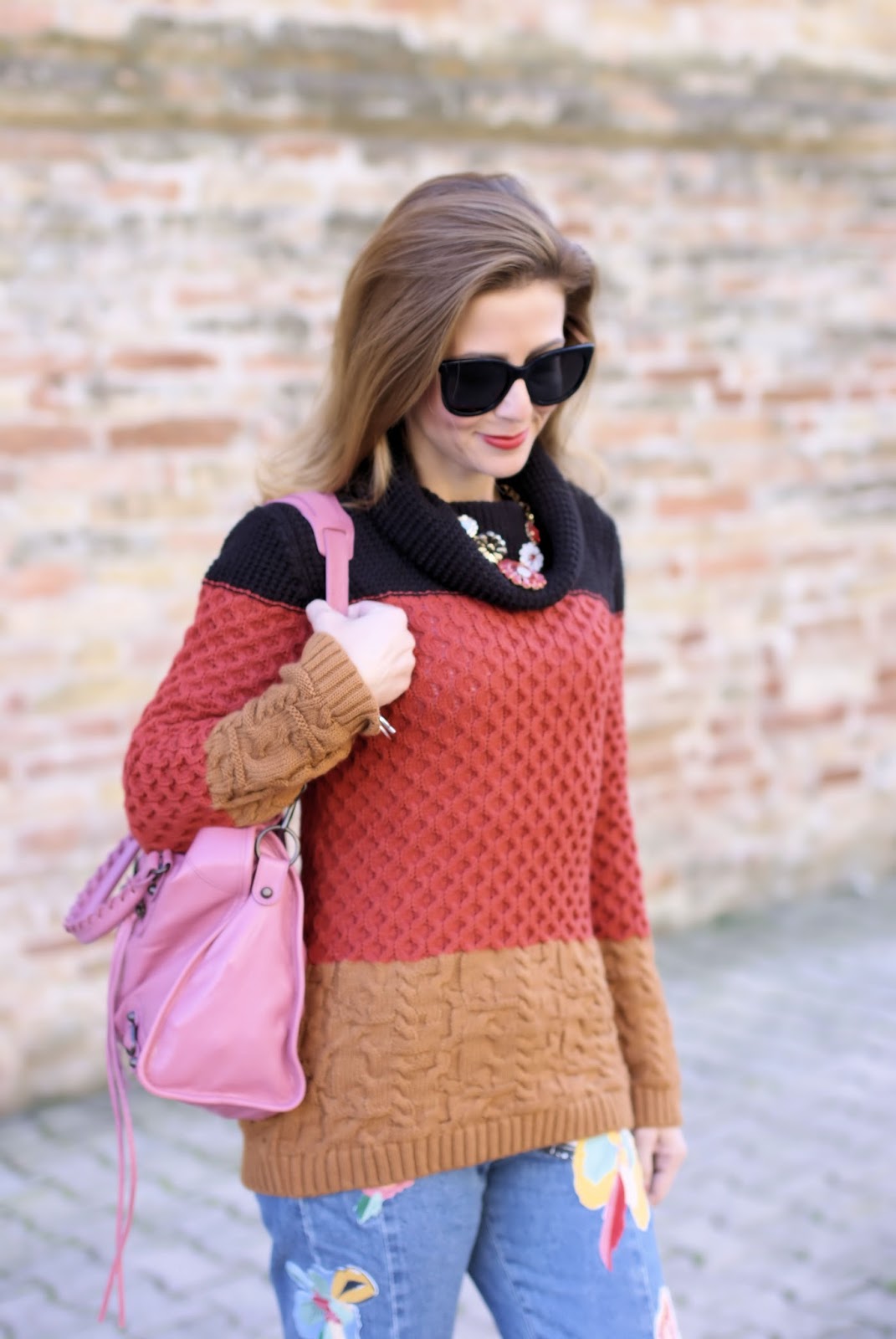 Winter Seventies Fashion with Smash! Gracian sweater and pink Balenciaga bag on Fashion and Cookies fashion blog, fashion blogger style