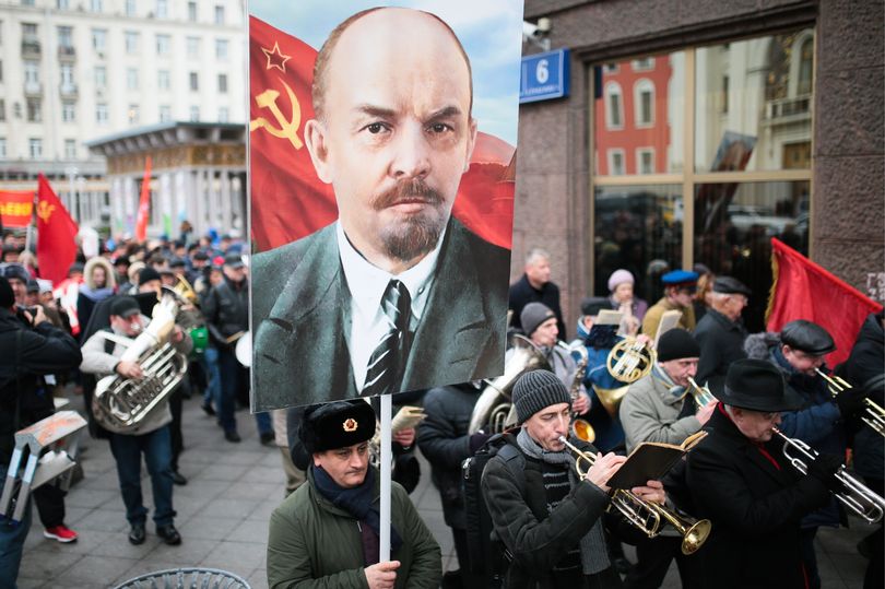 парад октябрьской революции ссср. день рождения зюганова. ленин на красной площади 1918. красный ленин (1987). шествие ленин.