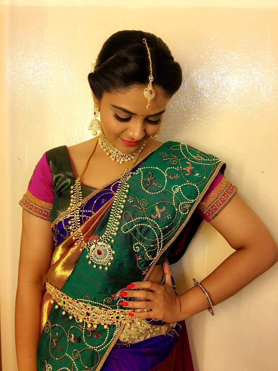 Telugu Film Industry Actress Sreemukhi in Saree Images