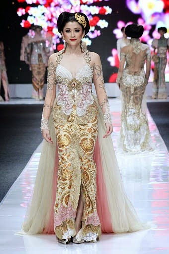 20 Model Kebaya Yang Cantik & Elegan Untuk Anak Muda - Kebaya di