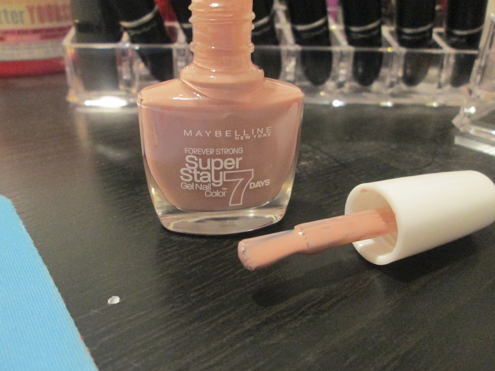 Maybelline Rose Poudre Nail Varnish