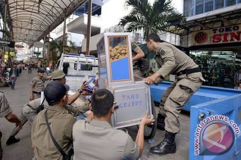 Learn English With Demi And Irwan Vocabulary In The Street