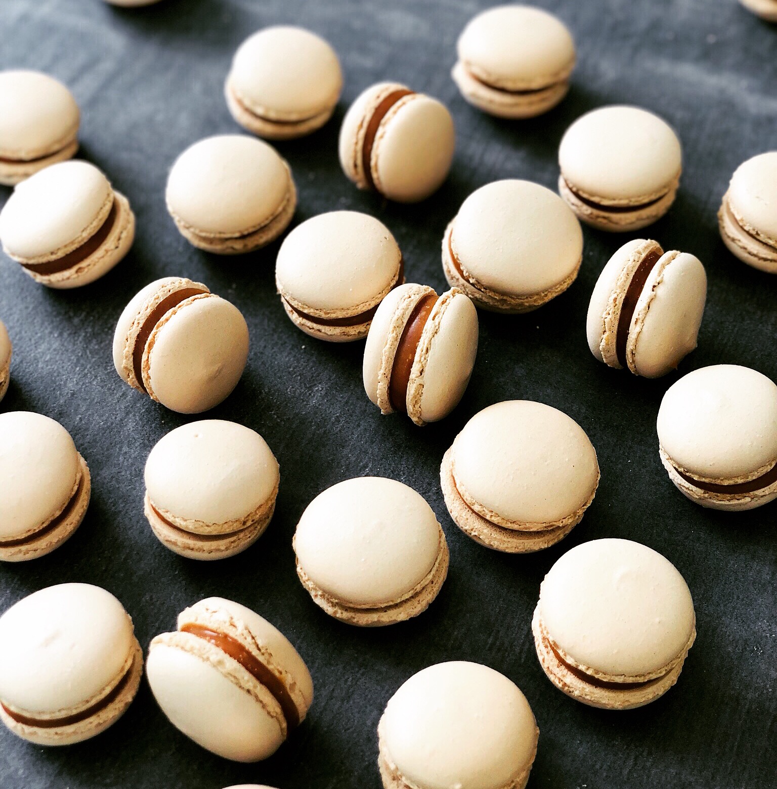 Macarons au caramel beurre salé de Ch. Felder EnK de gourmandises