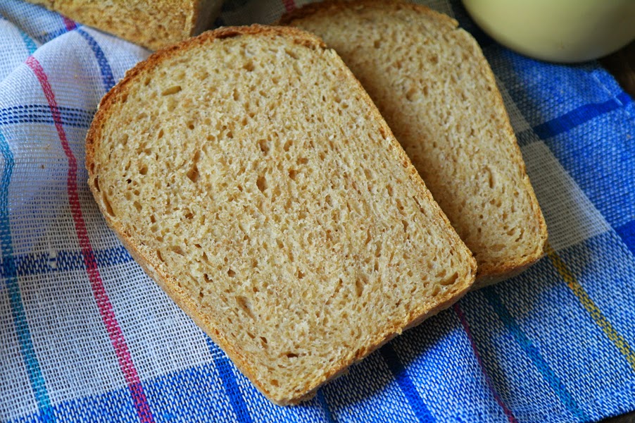 Хлеб из цельнозерновой муки на кефире. Хлеб. Вкусный хлеб. Цельнозерновой хлеб. Хлеб на кефире.