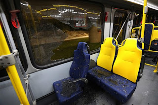 Atacan autobús de prensa en Río de Janeiro que cubren Olimpiadas