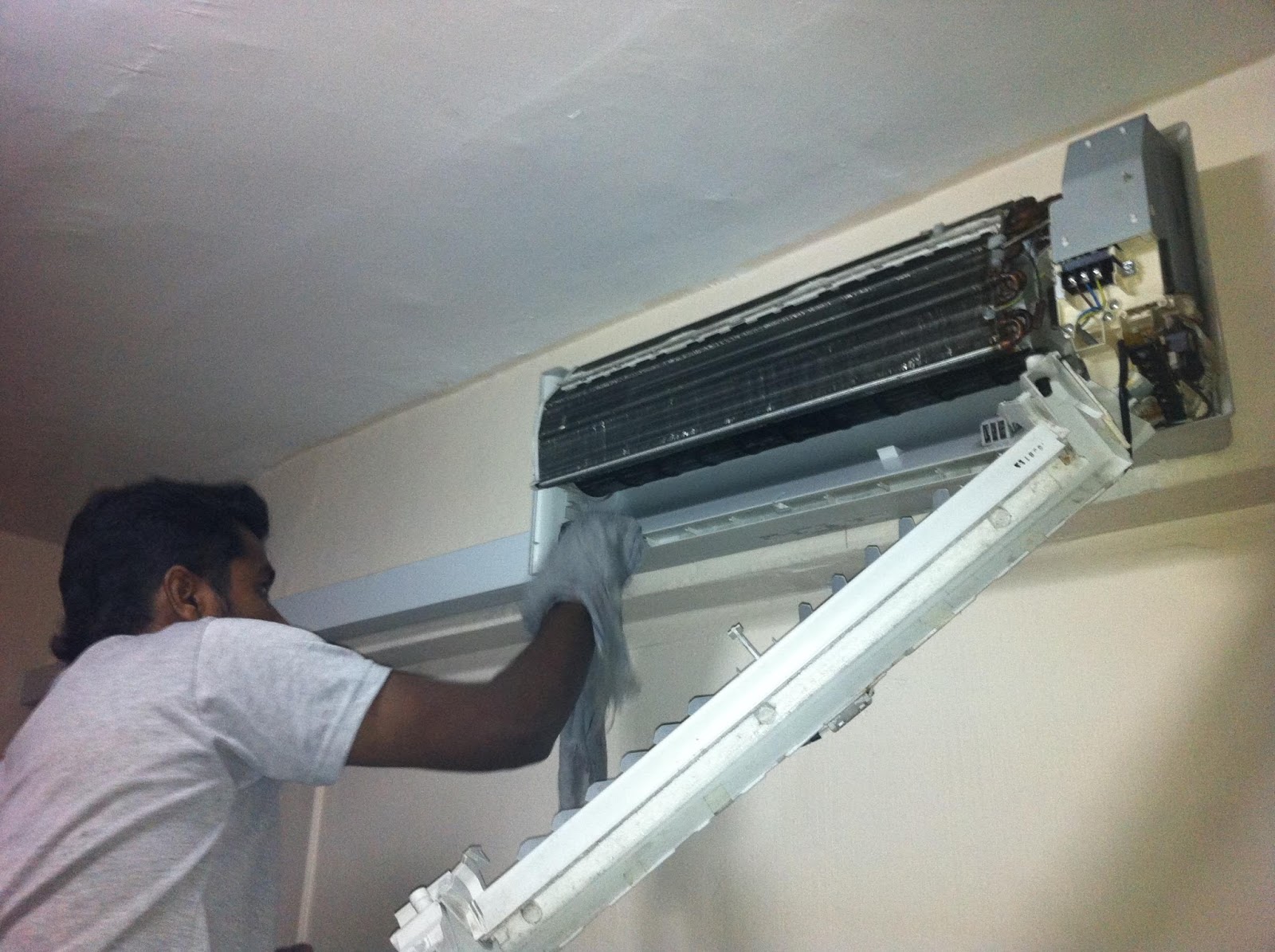 Aircon Service, Aircon Repaire, Aircon Chemical Wash / Overhaul And