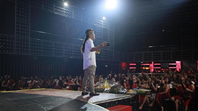Viral, Sholawatan dan Pengajian di Klub Malam Bali! Ternyata Ini Alasannya Viral, Sholawatan dan Pengajian di Klub Malam Bali! Ternyata Ini Alasannya