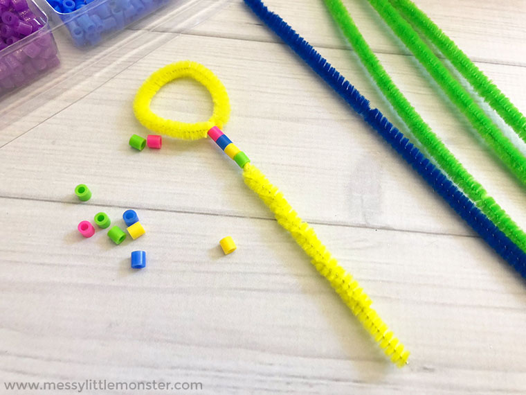 How to make bubble wands from pipe cleaners
