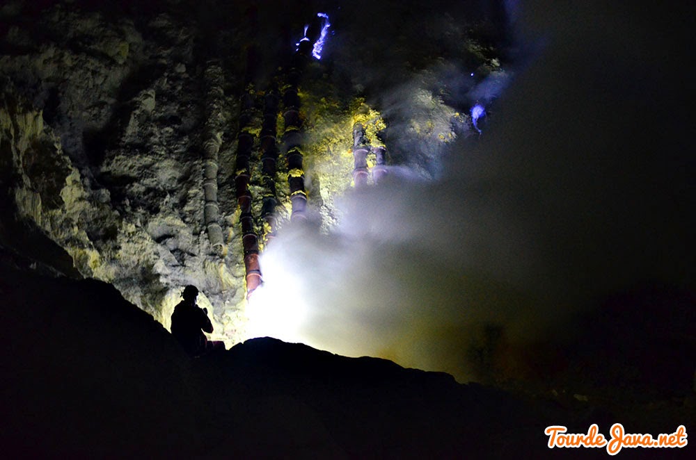 Fenomena Blue Fire Dan Blue Sapphire Di Kawah Ijen Wisata Pulau Jawa Fenomena Blue Fire Dan Blue Sapphire Di Kawah Ijen Wisata Pulau Jawa