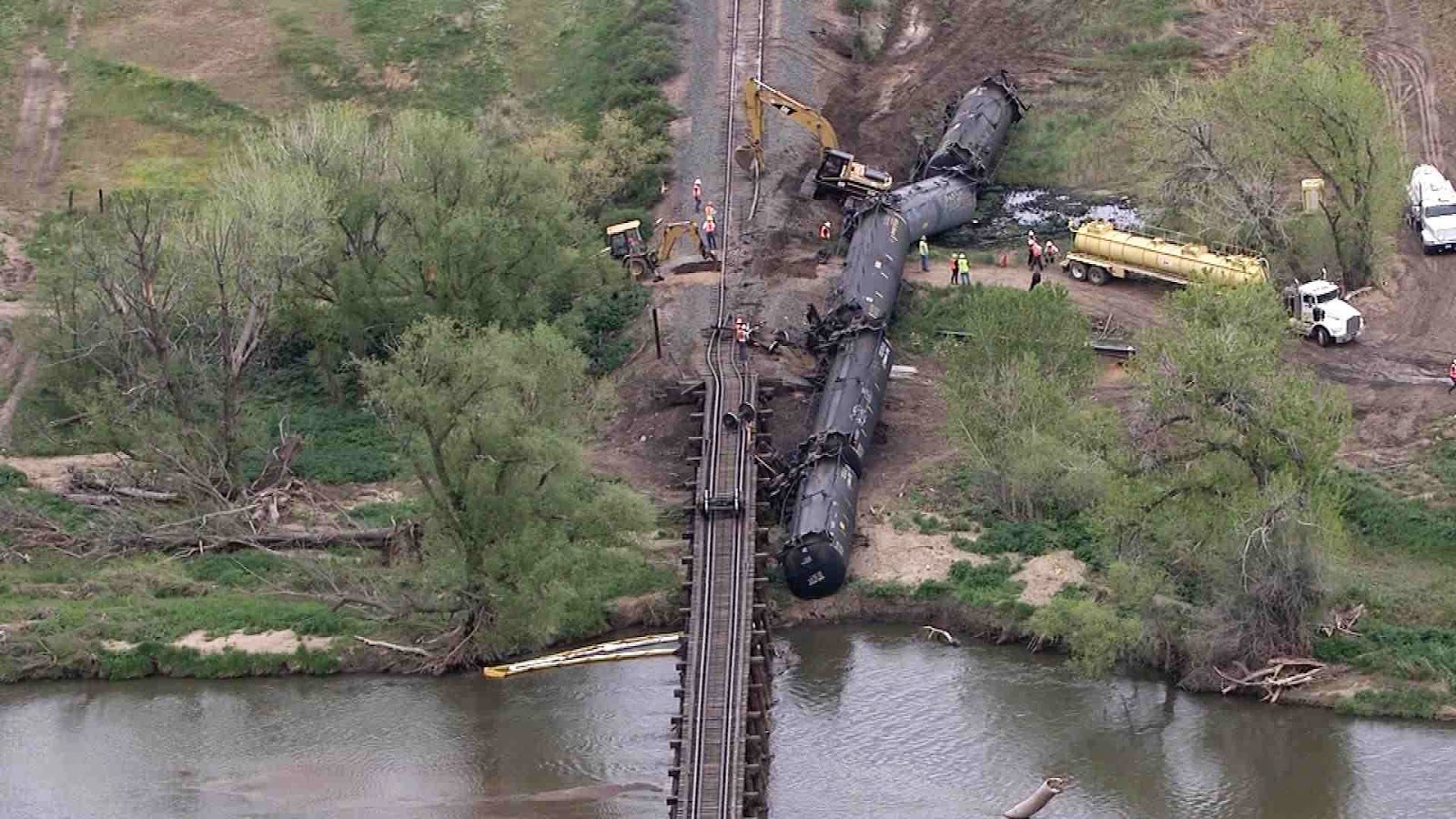 Sciency Thoughts Oil spill near La Salle, Colorado, following train