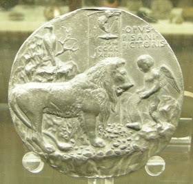 Pisanello's coin The Singing Lion, which commemorated the life of Leonello d'Este