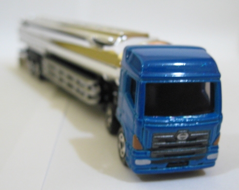 Miniatur Truk Hino-tangki tangker