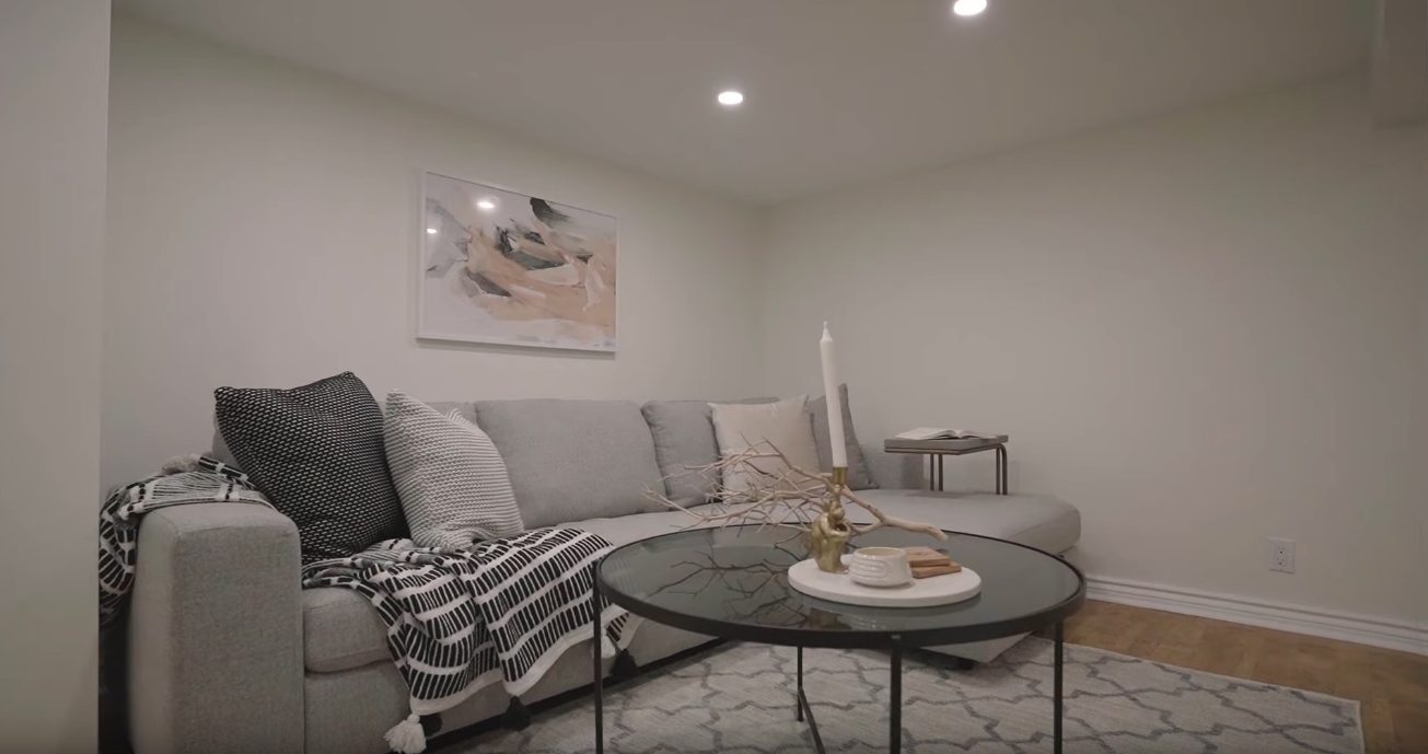 15 Photos vs. 93 Birchcliff Avenue, Toronto Home Interior Design Tour