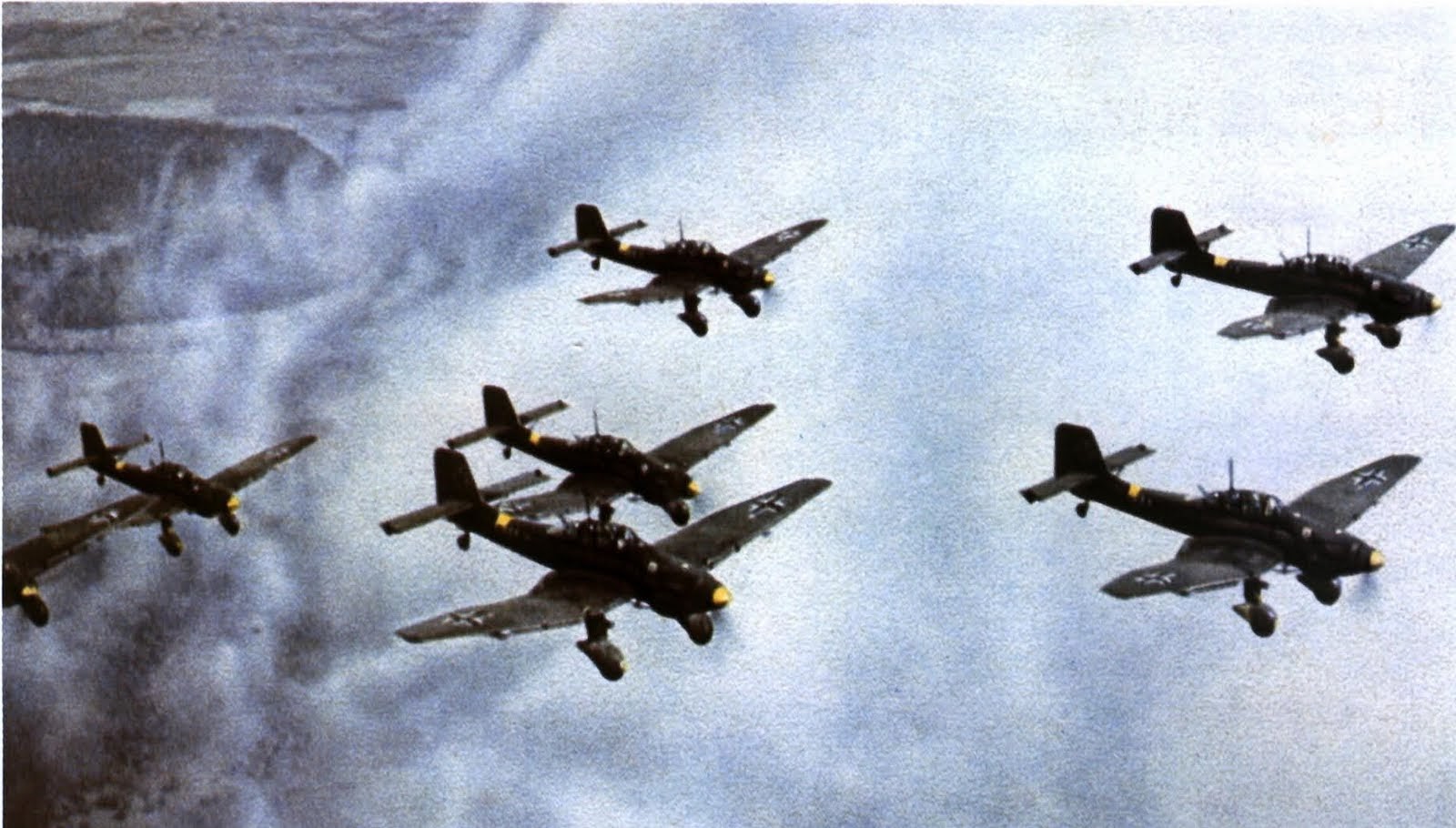 Немецкие самолеты в небе над москвой