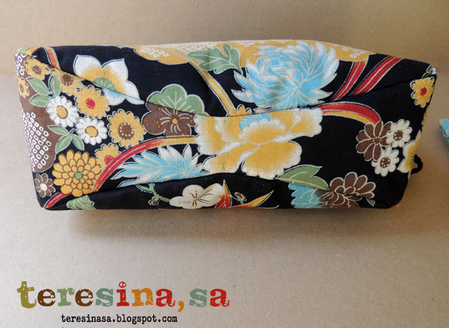 Bolso con boquilla metálica