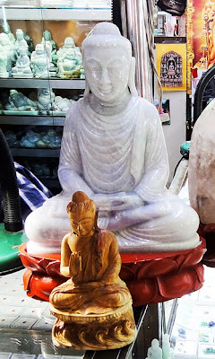 white jade Buddha sculpture picture white jade sitting Buddha sculpture picture