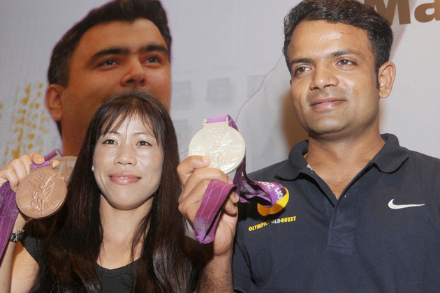 Deepika met Olympic medallists Mary Kom and Vijay Kumar. 
