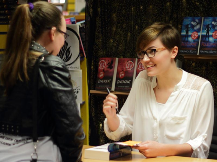 Veronica Roth Divergent Signing