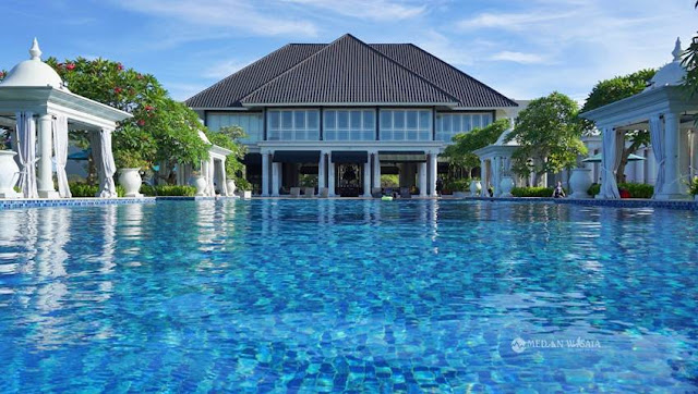 Club House CitraLand Bagya City : Kolam Renang dengan Konsep Infinity Pool