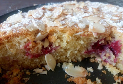 gâteau amandine aux framboises alt="gâteau amandine aux framboises"