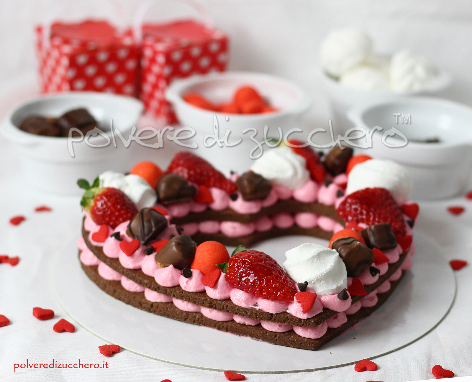 TORTA DI COMPLEANNO VELOCE, con panna fragole 🍓 e nutella 😋😋Ingredienti  stampo da 20 cm Per il Pan di Spagna75 g Farina 0050 g Fecola di patate3  Uova125 g Zucchero1 cucchiaino lievito in polvere per ..., image size:1600x1296