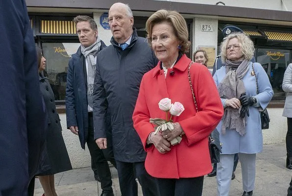 King Harald and Queen Sonja arrived in Punta Arenas in the south of Chile, and visited Kiosko Roca, a colourful cafe