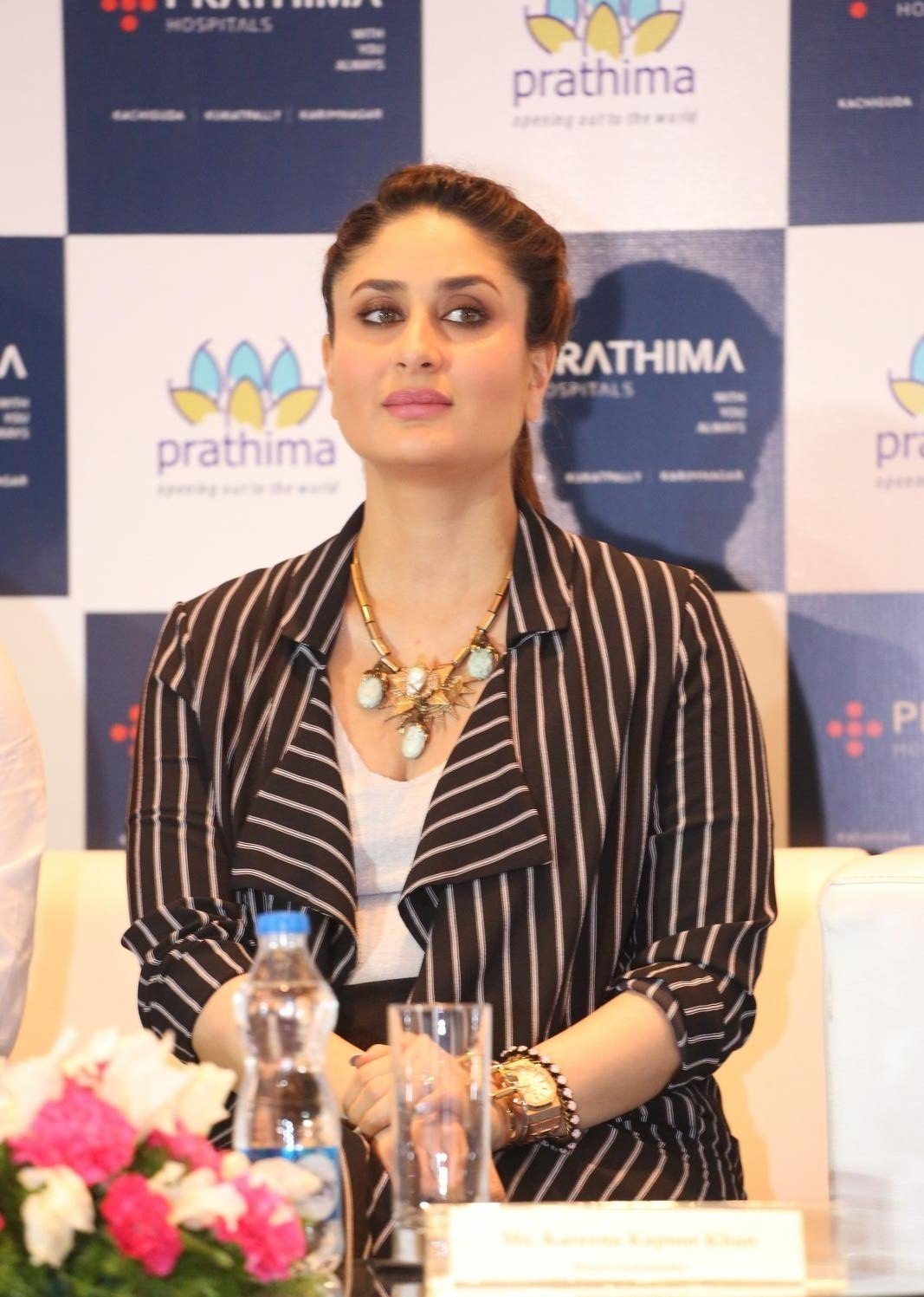 Kareena Kapoor Looks Hot At Prathima Hospital Opening Ceremony In Hyderabad