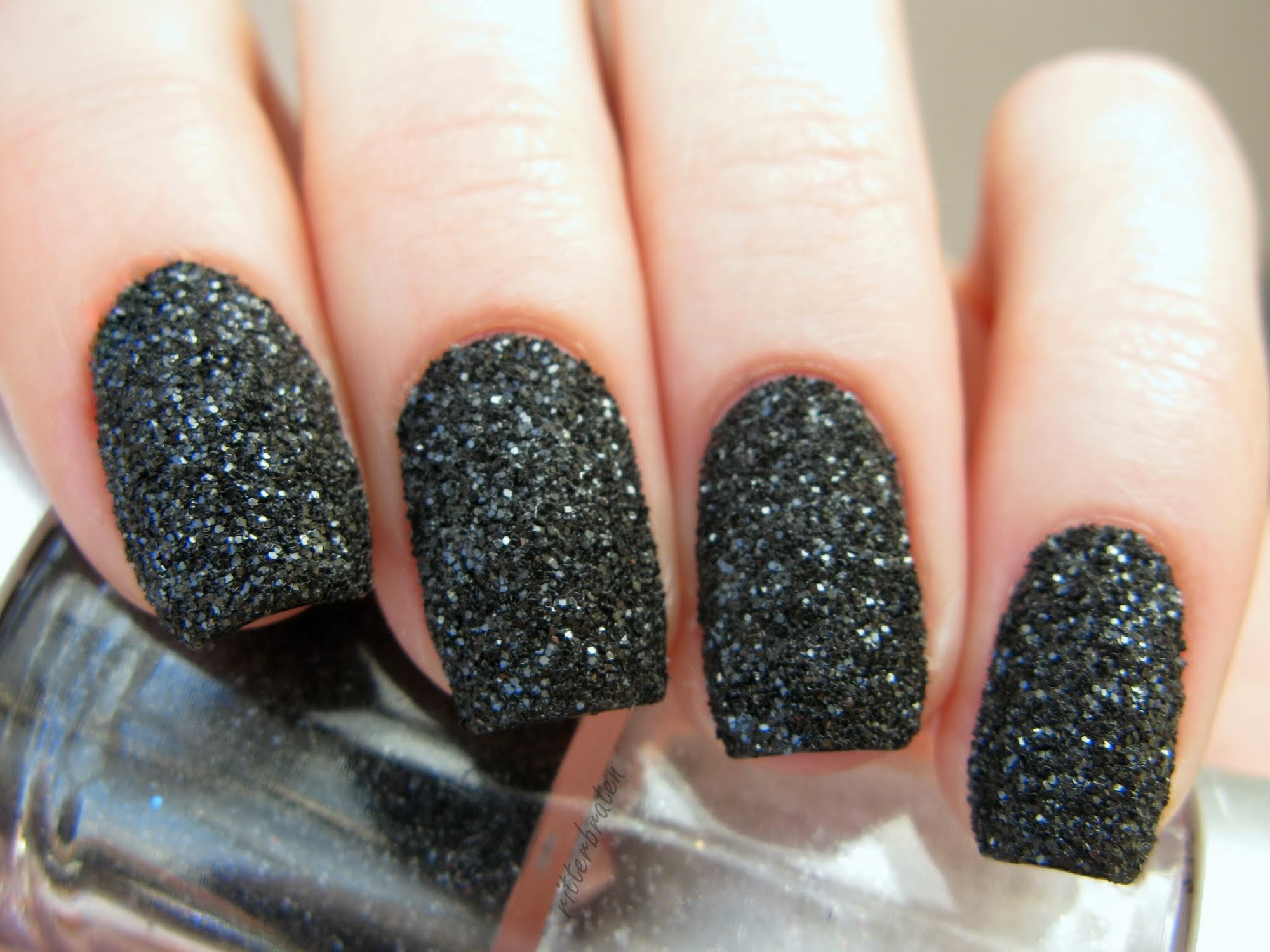 Das Experiment DIY Black Sand Nails
