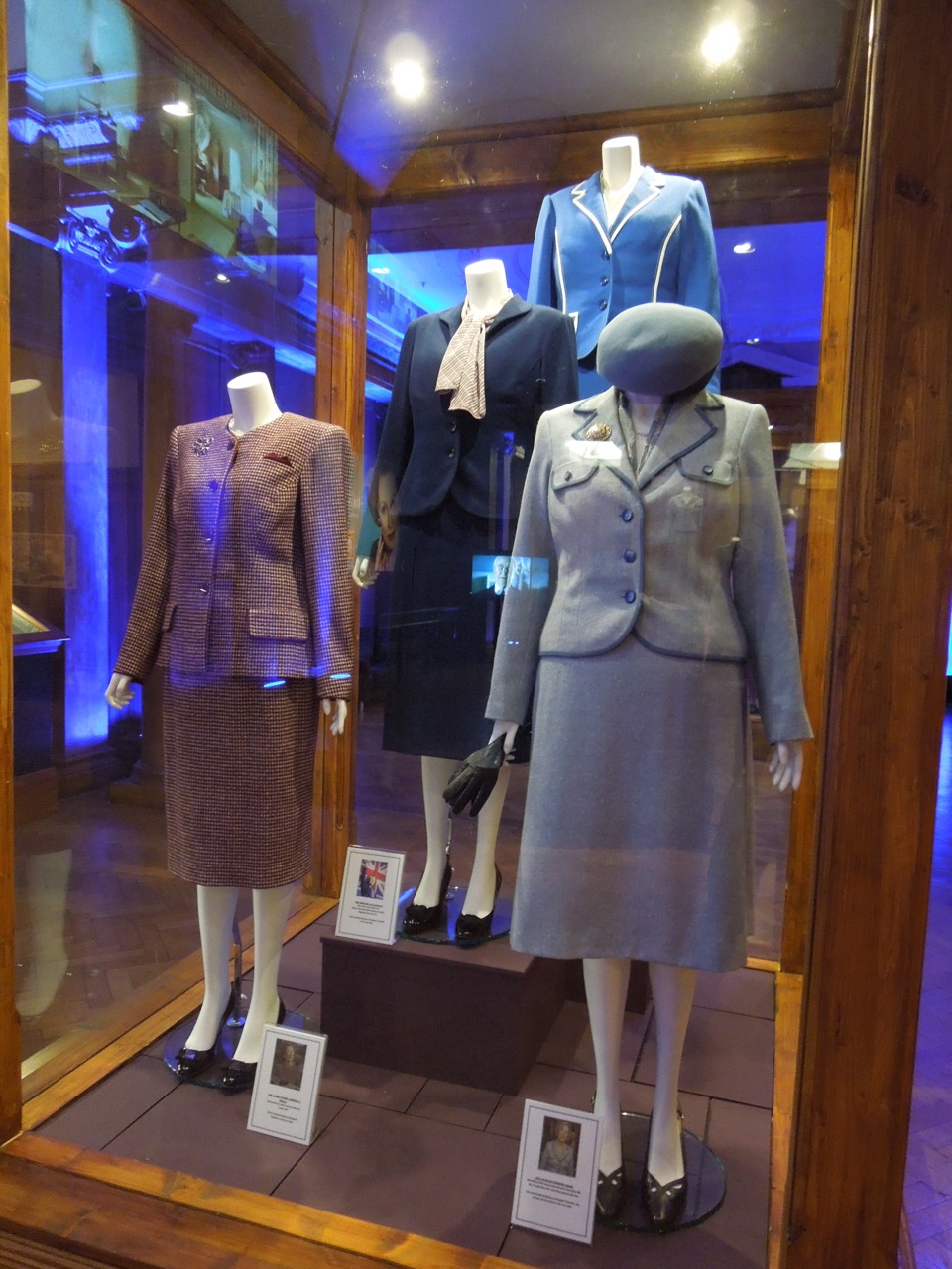 More costumes and props at the London Film Museum... Hollywood Movie Costumes