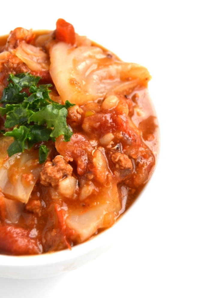 This Stuffed Cabbage Soup is simple to make, is nutritious and full of flavor. Make a big pot for the week ahead for quick and easy meals. www.nutritionistreviews.com