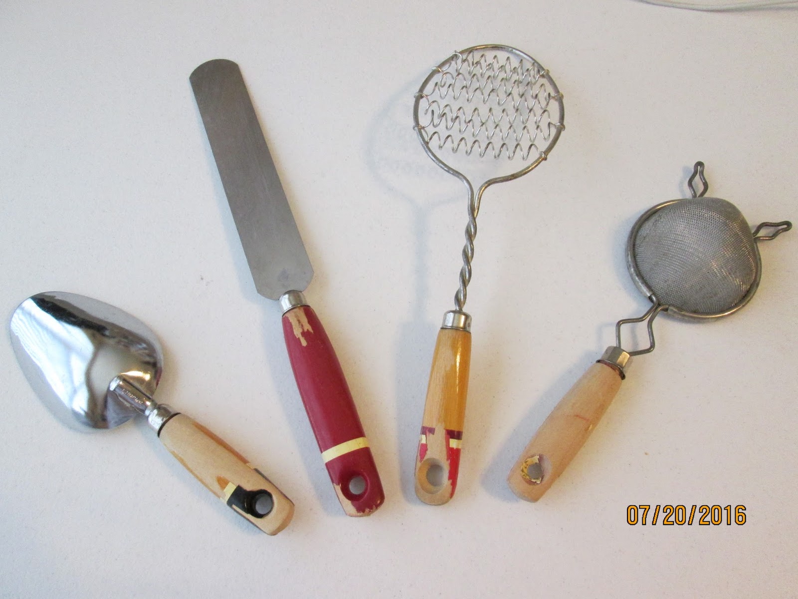 Lolo So Retro Vintage Kitchen Utensils