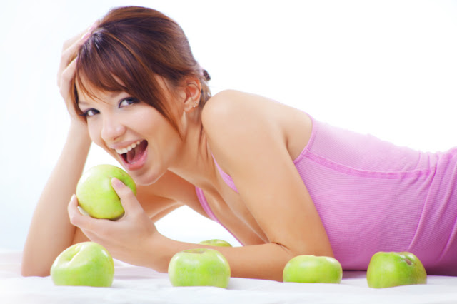 Cara diet yang baik,olahraga dan makan buah apel