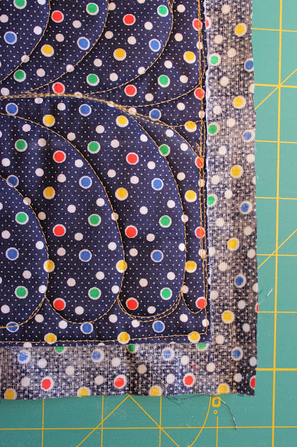 fold over binding tutorial with trimmed backing fabric