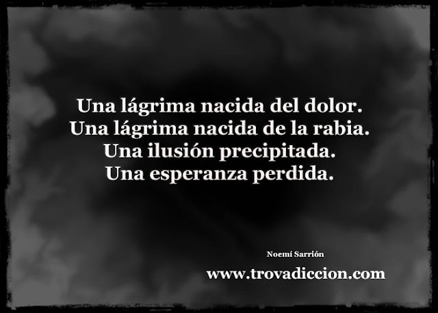 Una lágrima negra nacida del dolor. El dolor de una desilusión. El dolor de una esperanza perdida.