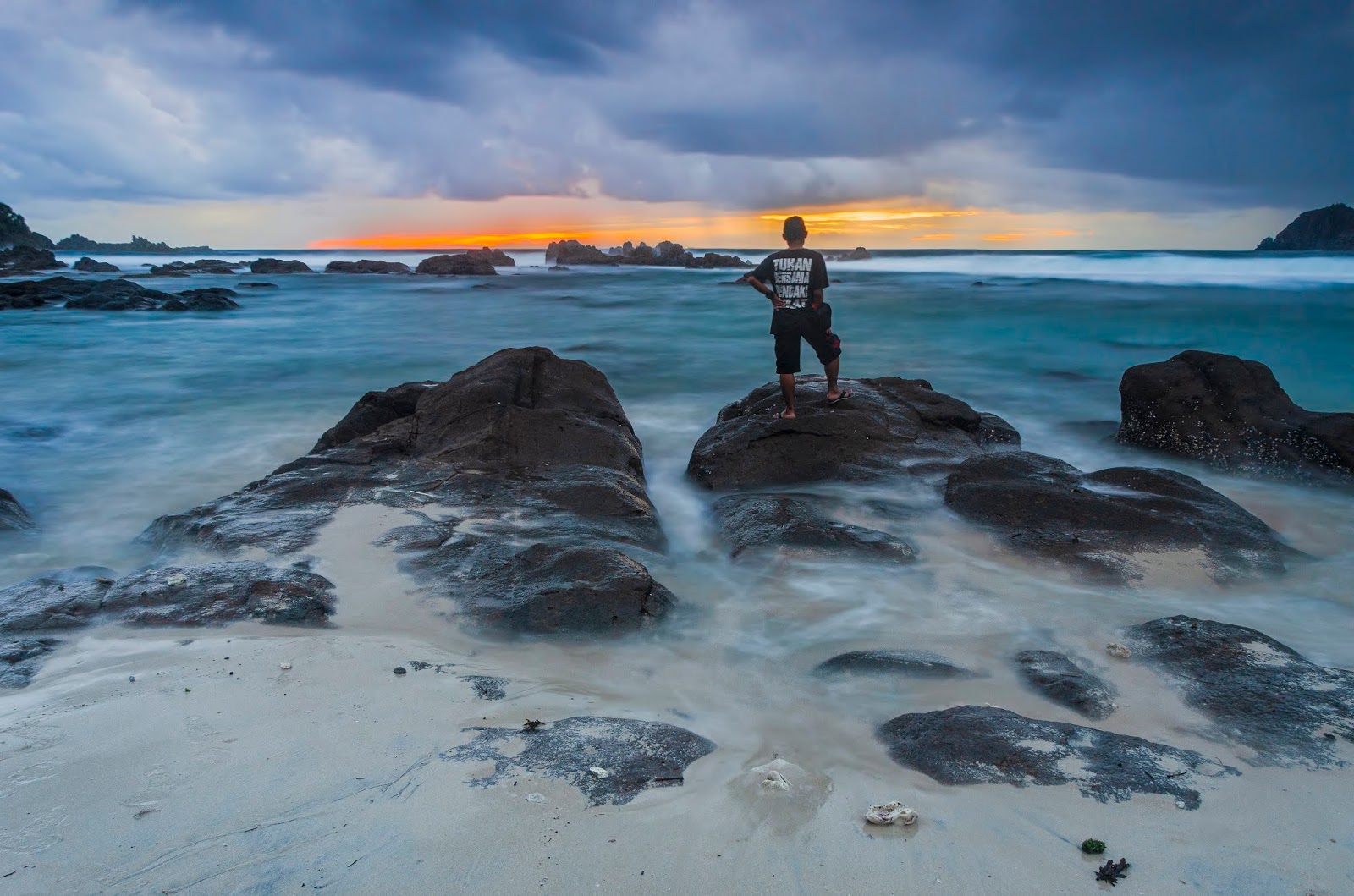 Pantai Wediombo Gunung Kidul Jogja - SEPASANGCARRIER