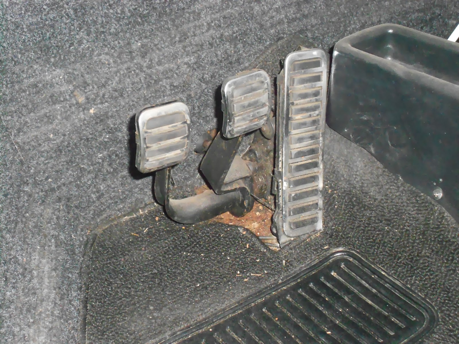 The Bug Boys Replacing a VW Bugs clutch cable and bowden tube.