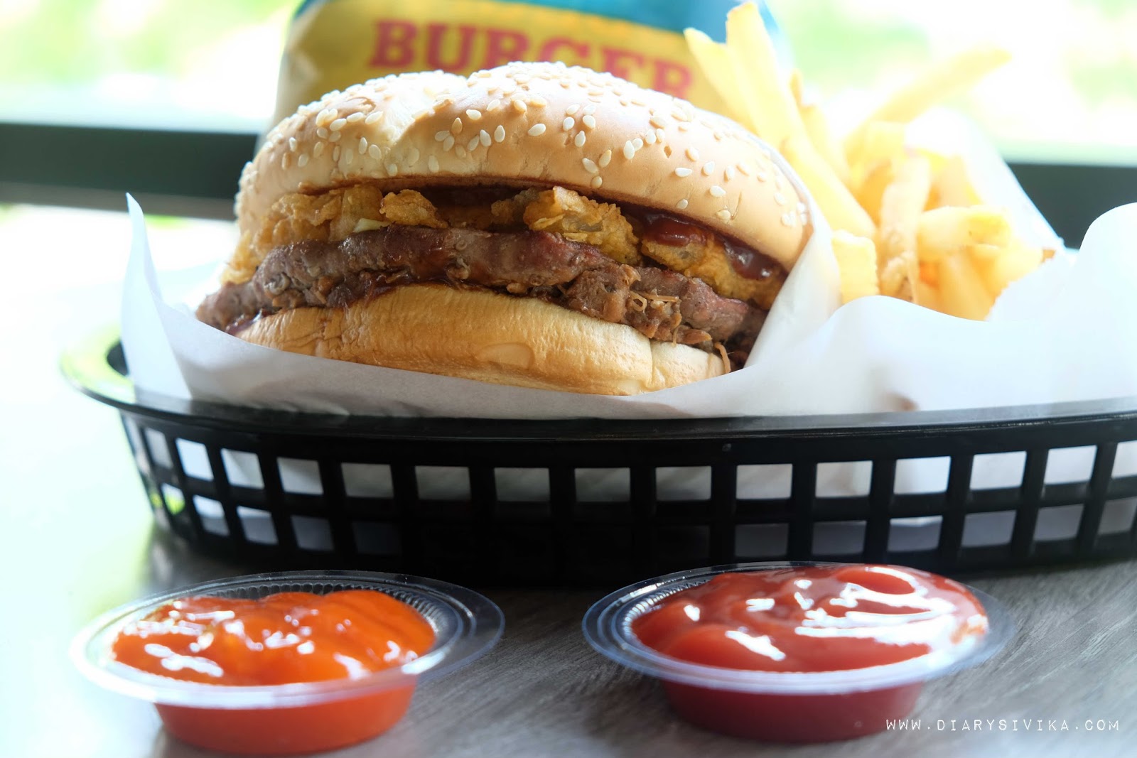 Launching Memphis BBQ Burger Carl's Jr Darmo Surabaya Food, Travel and Lifestyle Blog