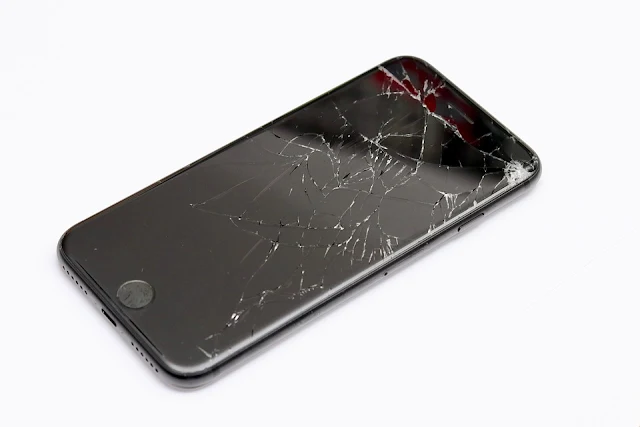 3 Reasons Why You Should Not Use A Broken Smartphone