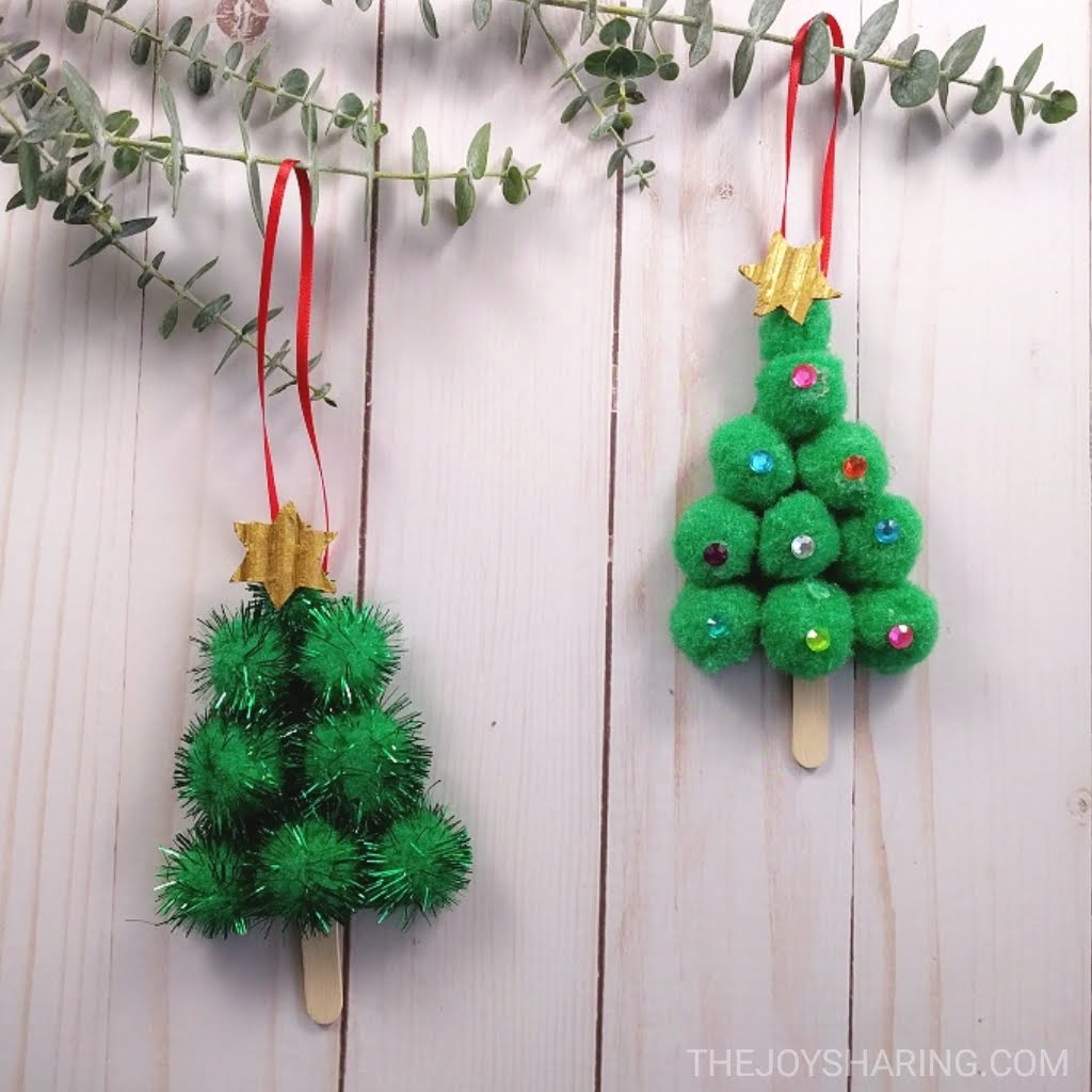 Pom-Pom Christmas Tree Ornament #christmas #christmascrafts #christmasideasforkids #kidscrafts #craftsforkids #chirstmasornaments #christmasdecorations #christmasdecor #christmasideas #christmastree Christmas crafts for kids, Christmas crafts for toddlers, christmas crafts for preschoolers, christmas tree crafts, easy christmas crafts, christmas activities for kids, School projects for Christmas