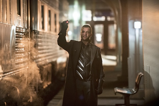 NICK TARABAY (SPARTACUS) ES EL CAPITÁN BOOMERANG