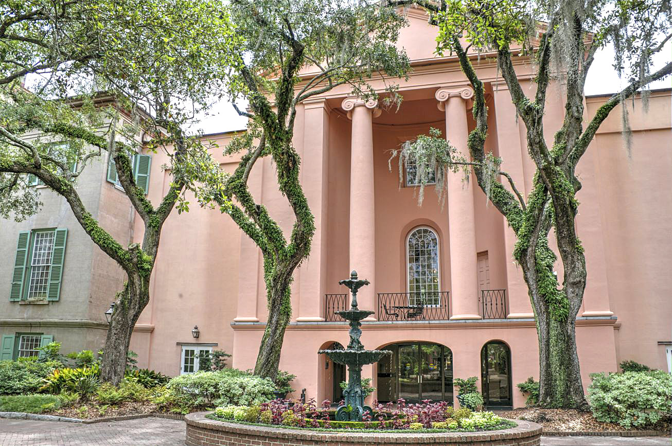 Photo Potpourri College of Charleston features a blend of old and