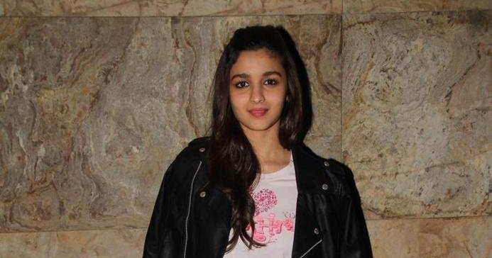 alia bhatt white t shirt