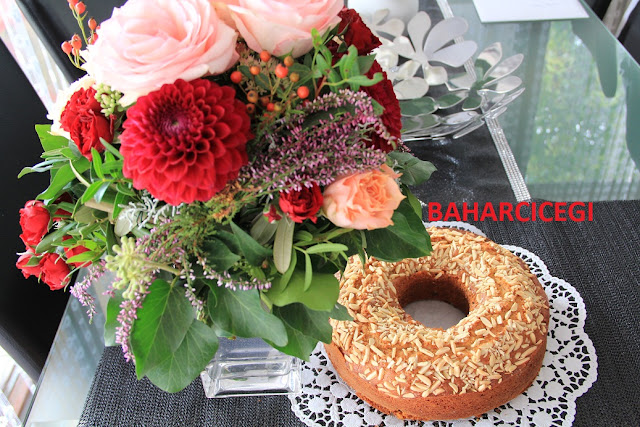 KURU ERIKLI BADEMLI KEK Bomba Yemek Tarifleri