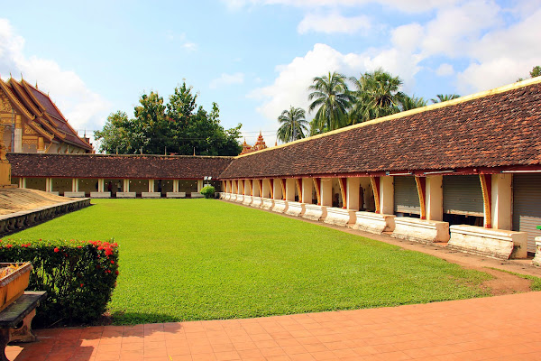 Im Inneren des Tempels Pha That Luang