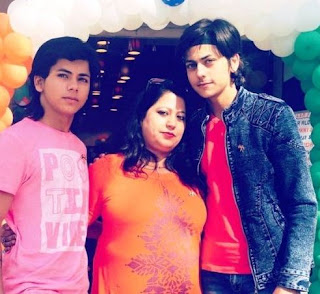 Siddharth Nigam Family Wife Son Daughter Father Mother Marriage Photos Biography Profile.
