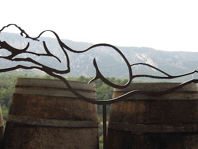 Bouddhisme : La Thérapie par les champs de pensée TCP (Thought Field Therapy TFT) et sa version simplifiée, la Technique de libération des émotions TLÉ (Emotional Freedom Techniques EFT), sont deux approches