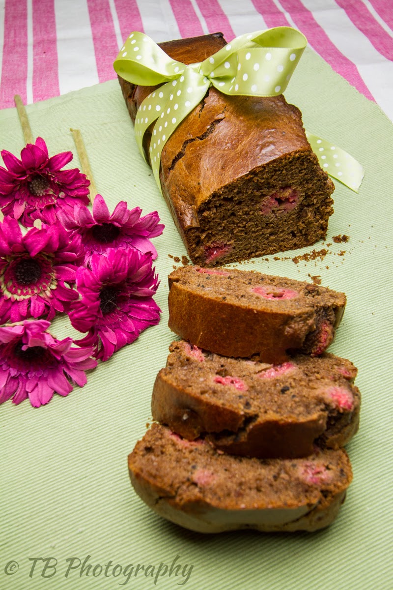 plum cake di farro con cacao e lamponi